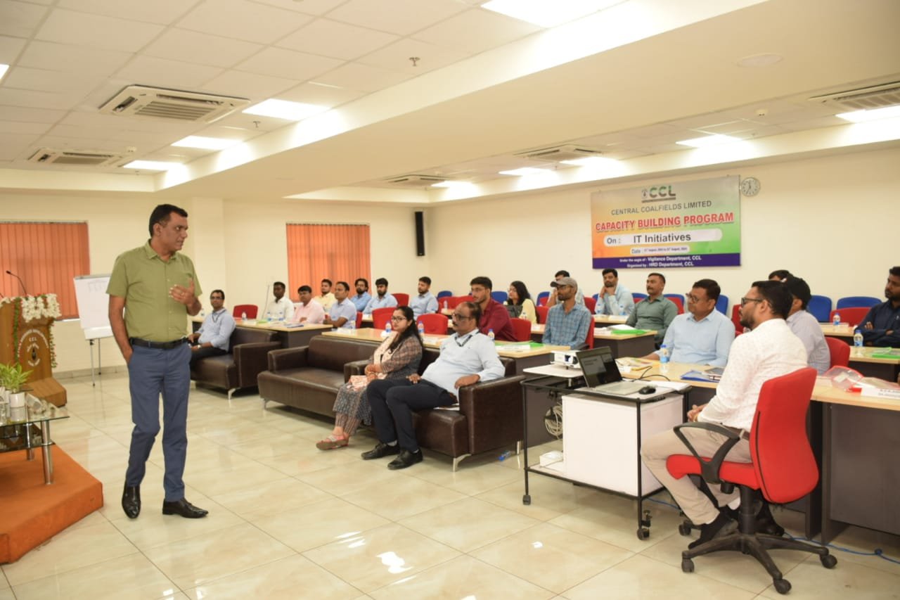 Pankaj Kumar, CVO CCL, and AK Singh, who both delivered motivational speeches to inspire and encourage the participants. RK Pandey, GM (HRD) welcomed the participants, setting a positive tone for the program (Photo: CCL)