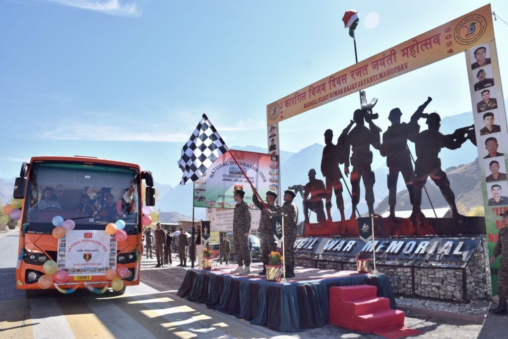 Indian Army Organises National Integration Tour for Youth Ambassadors of Remote Areas of Dras, Ladakh