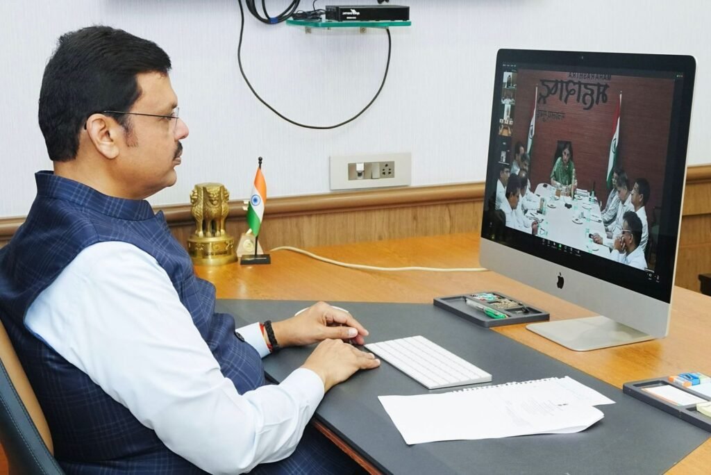 Devendra Fadnavis Avoids Use of ‘Hindi’ on X; Writes ‘Maharashtra’s Sevak’, But Not ‘Bharat Sevak’