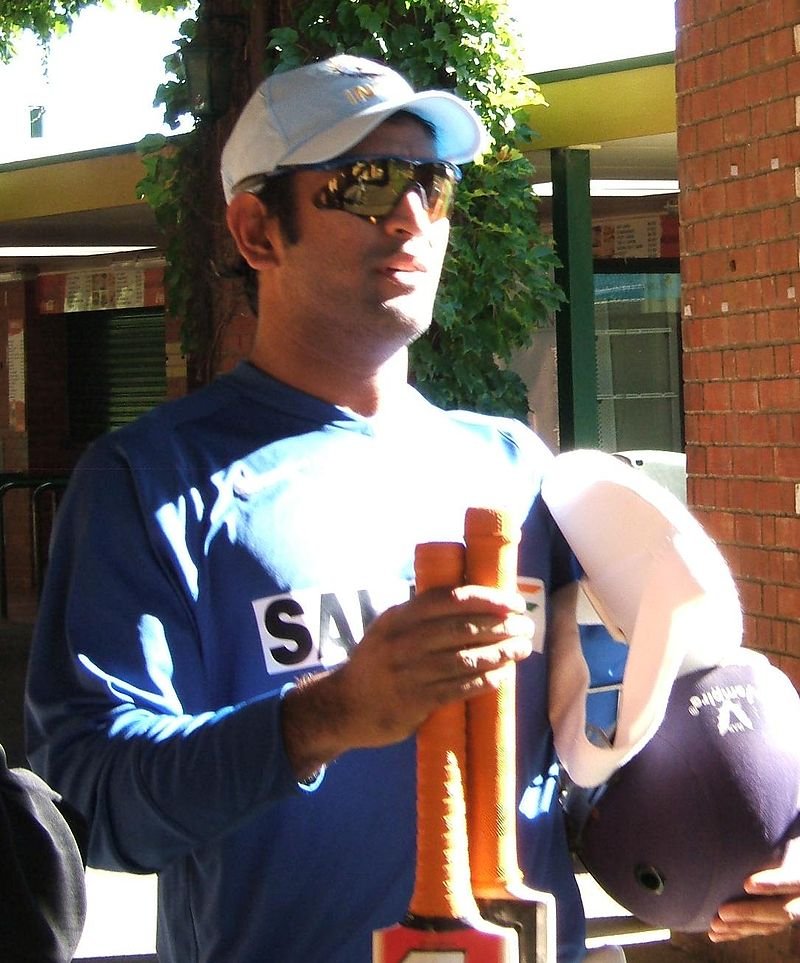 Dhoni Grooming His Dog with Daughter Ziva