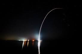 SpaceX Launches First Falcon 9 Rocket o