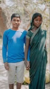 A hesitant yes and a memorable photo, internet praises