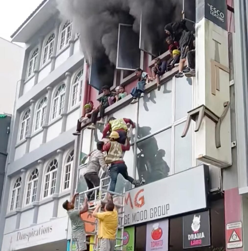 Four Indian migrant workers honoured for saving children from fire in Singapore