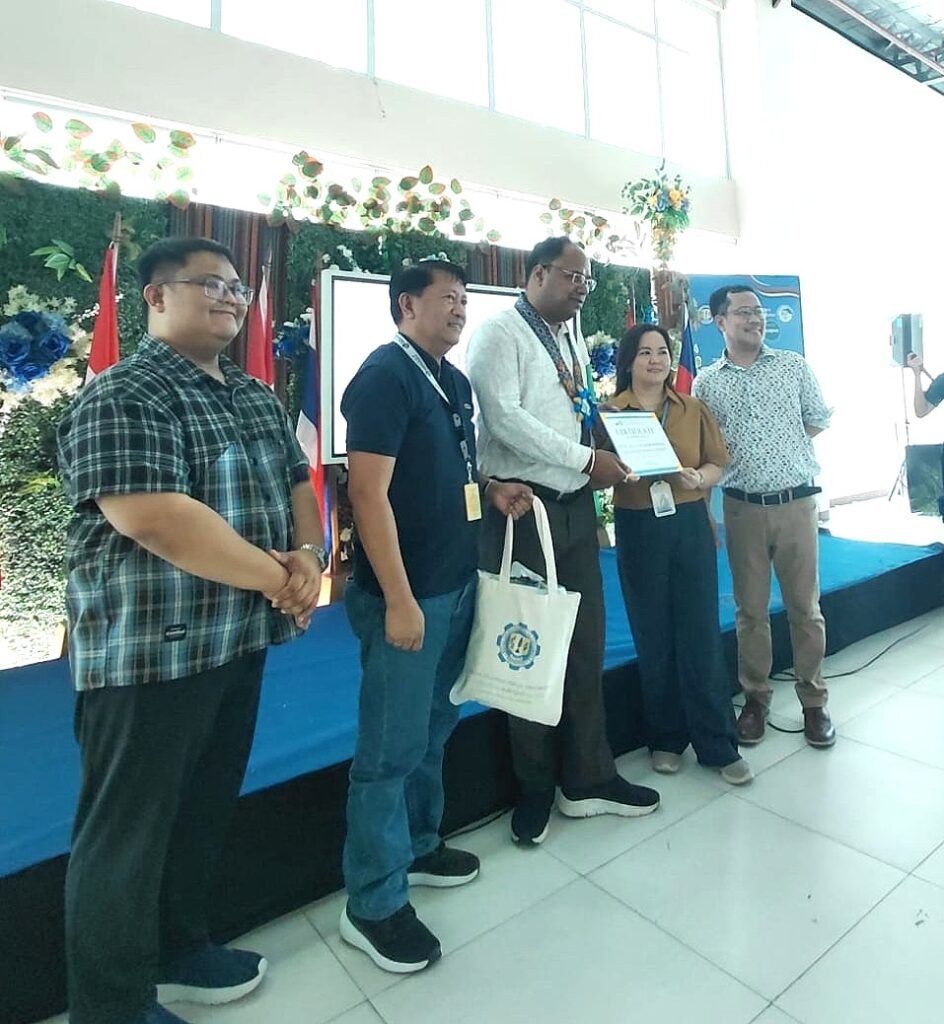 Faculty Members of CUH Win Best Paper Award at International Conference in Philippines Faculty Members of CUH Win Best Paper Award at International Conference in Philippines