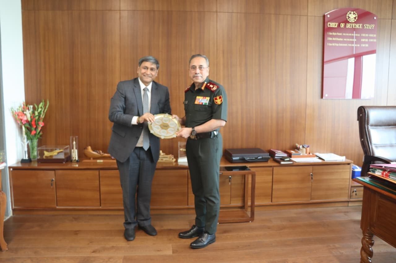 BEML CMD Shantanu Roy Outlines India’s Defence Readiness Roadmap in Meeting with CDS Gen N.S. Raja Subramani