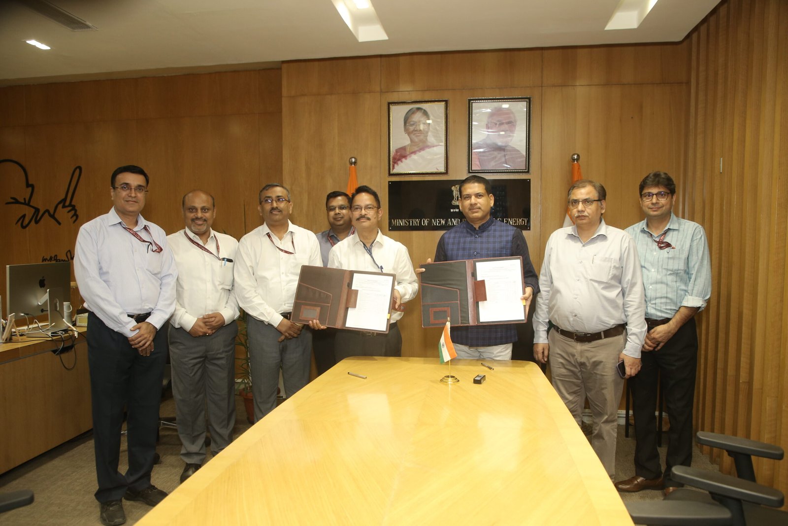 IREDA and MNRE officialsJPG